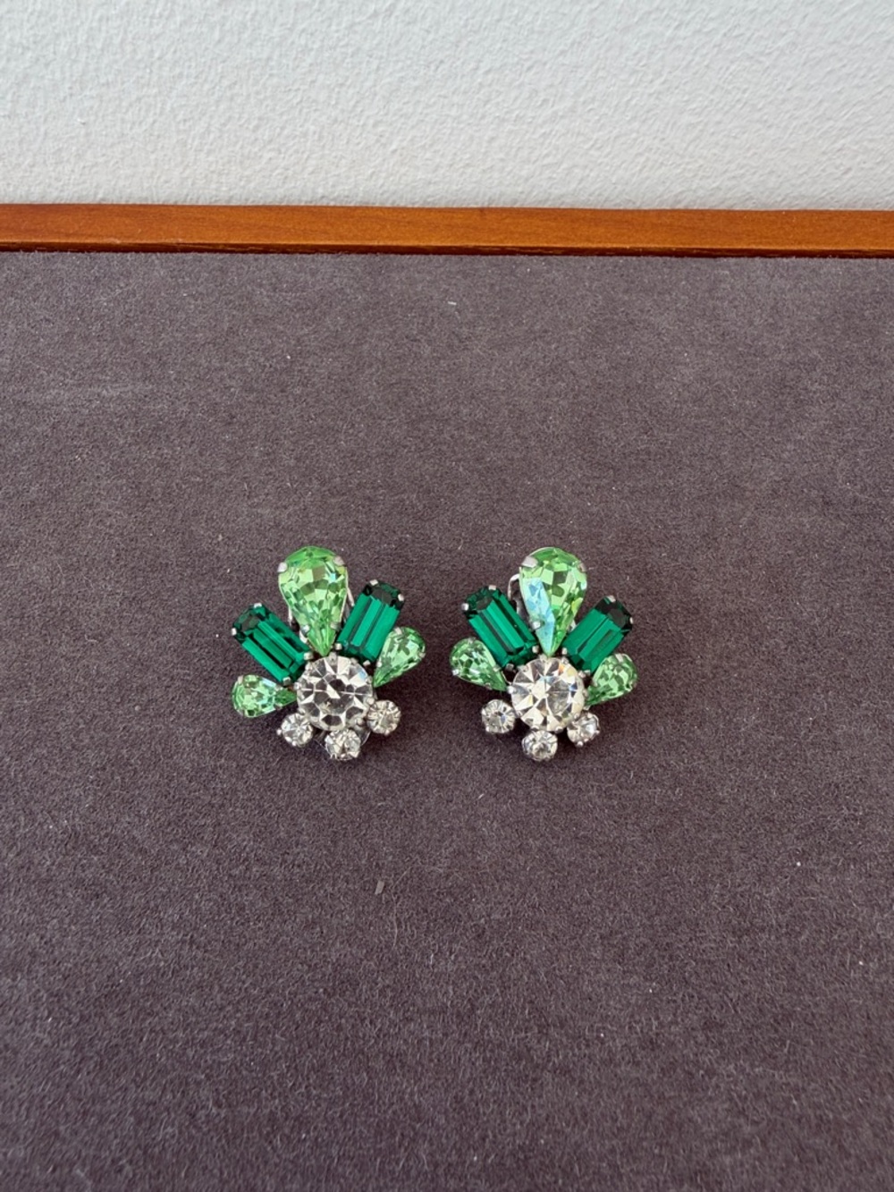 Vintage Emerald-Green Rhinestone Clip-On Earrings 1 Inch